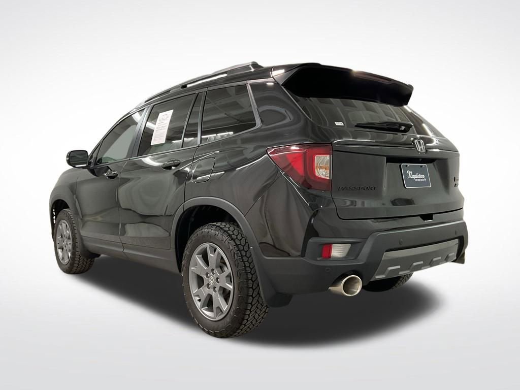Used 2025 Honda Passport TrailSport image 2