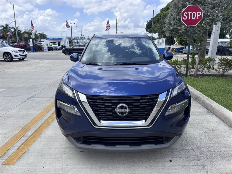Used 2023 Nissan Rogue SV FWD image 2