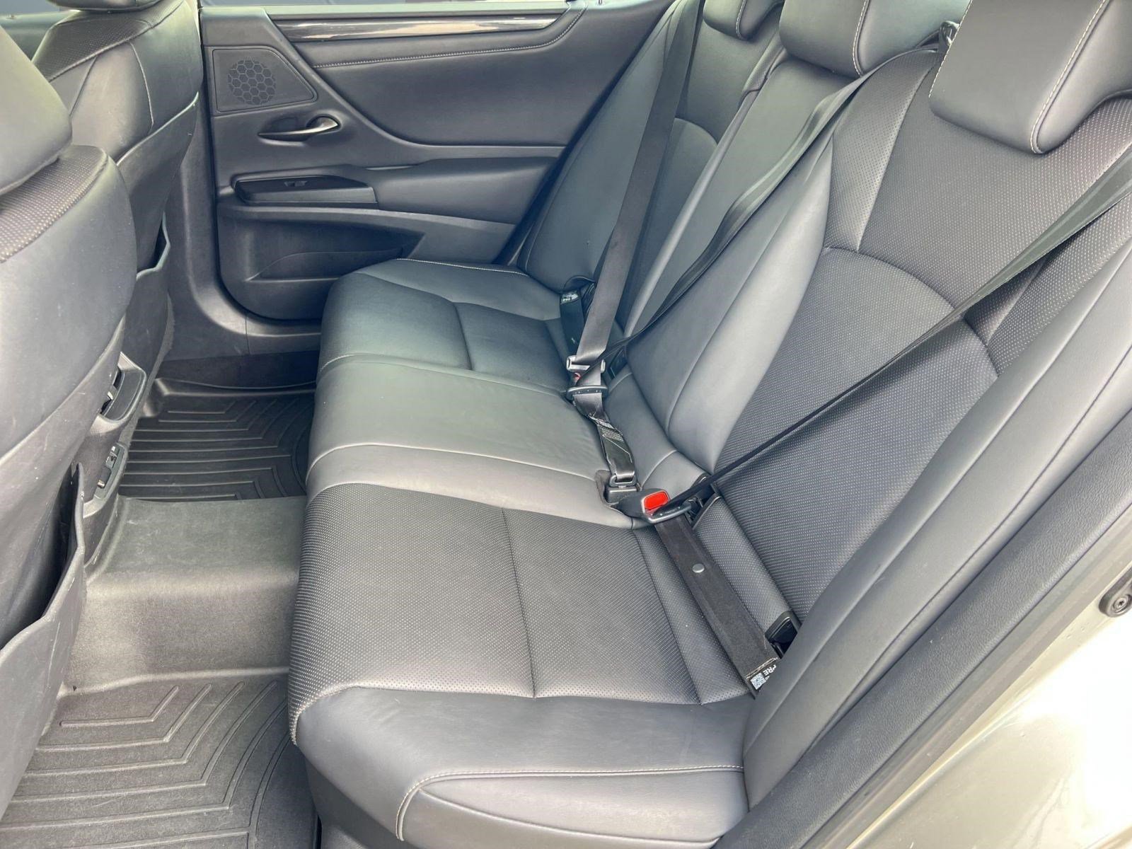 Used 2020 Lexus ES 300h w/ Accessory Package image 14
