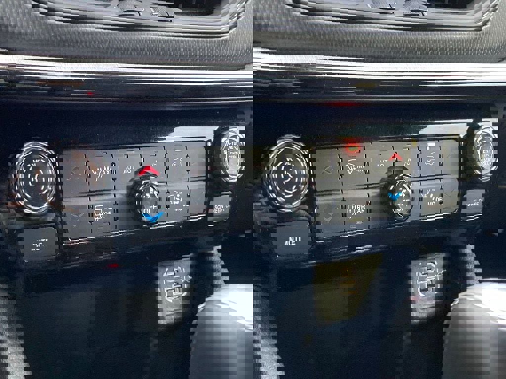 Used 2025 Jeep Compass Trailhawk w/ Trailer Tow Group image 25