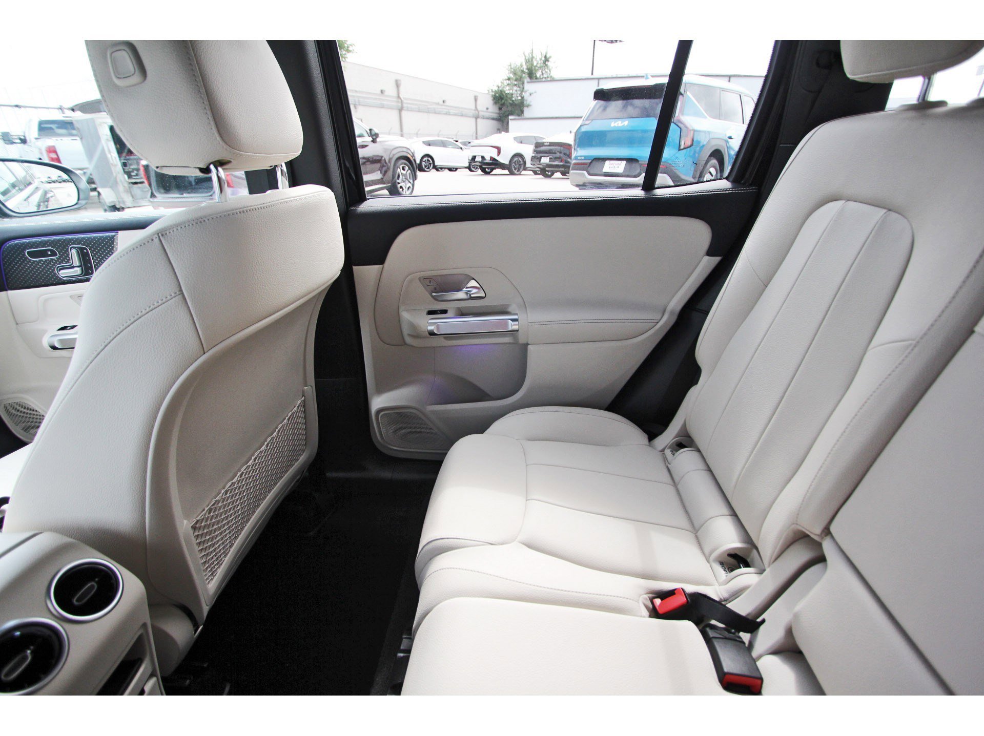 Used 2025 Mercedes-Benz GLB 250 image 13