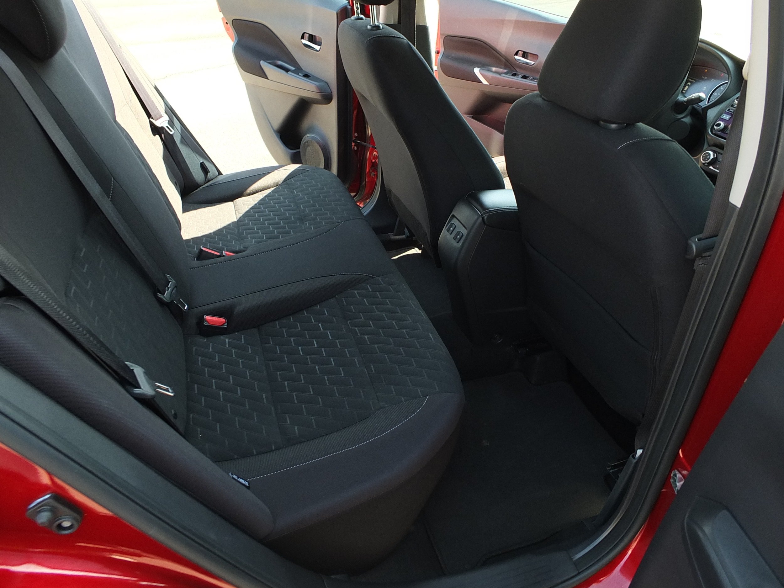 Used 2023 Nissan Kicks SV FWD image 13
