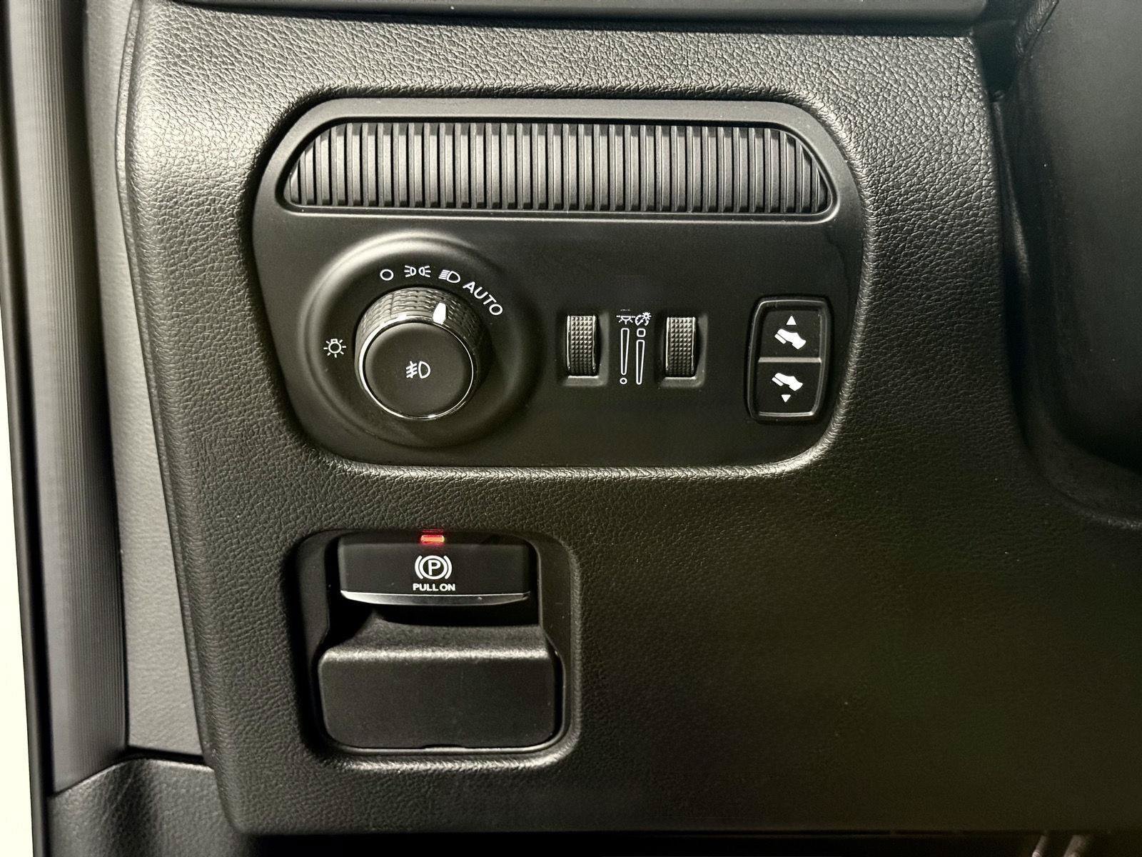 Used 2022 Jeep Wagoneer Series I AWD/4WD image 19