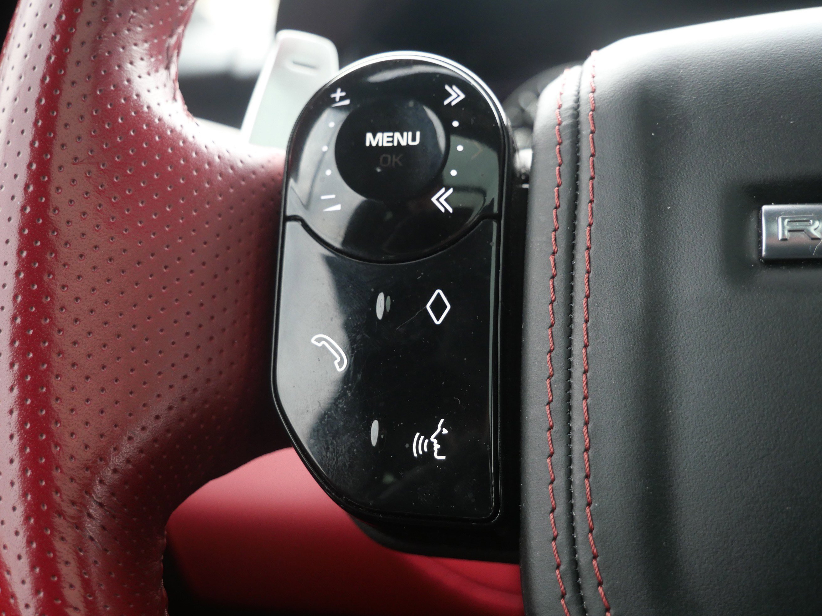 Used 2020 Land Rover Range Rover Sport SVR image 27