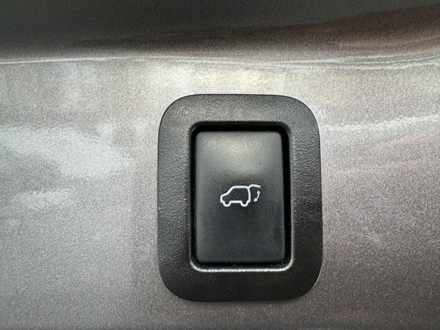 Used 2018 Toyota Highlander XLE image 25