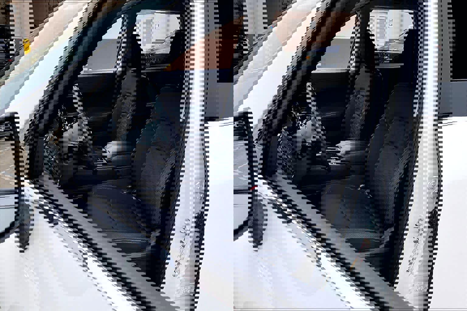 Used 2025 Nissan Pathfinder SV image 8