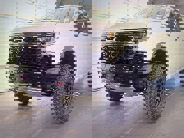 Used 2025 Chevrolet Silverado 1500 ZR2 AWD/4WD image 4