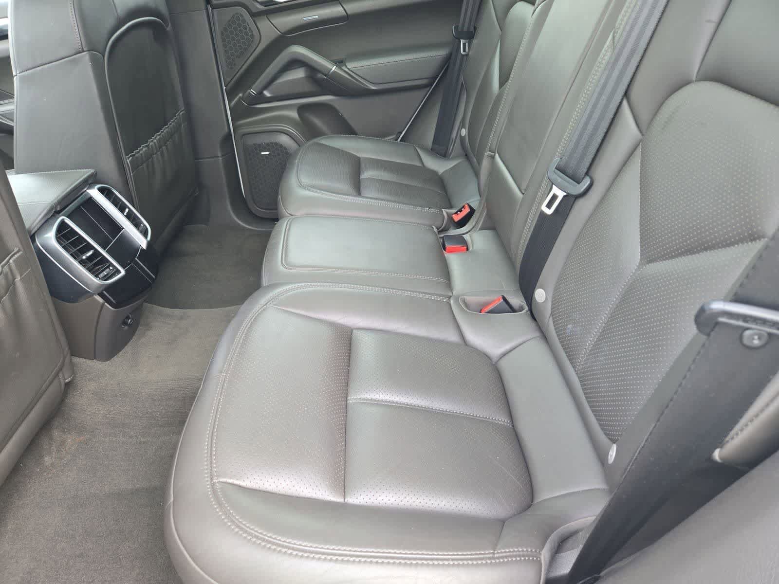 Used 2017 Porsche Cayenne AWD/4WD image 19