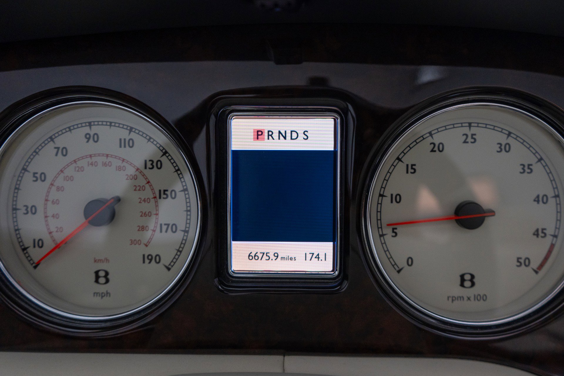 Used 2009 Bentley Azure RWD image 22