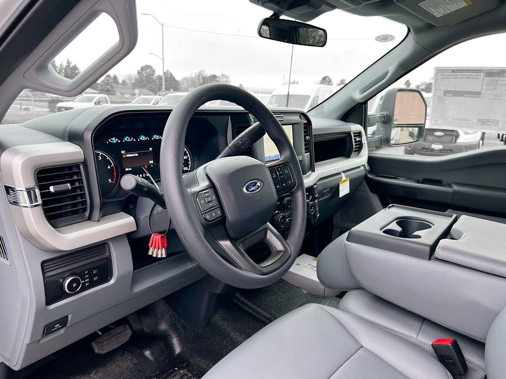 New 2026 Ford F550 4x4 Crew Cab image 3