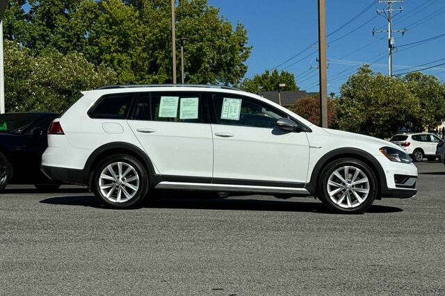 Used 2017 Volkswagen Golf Alltrack SE AWD/4WD image 3
