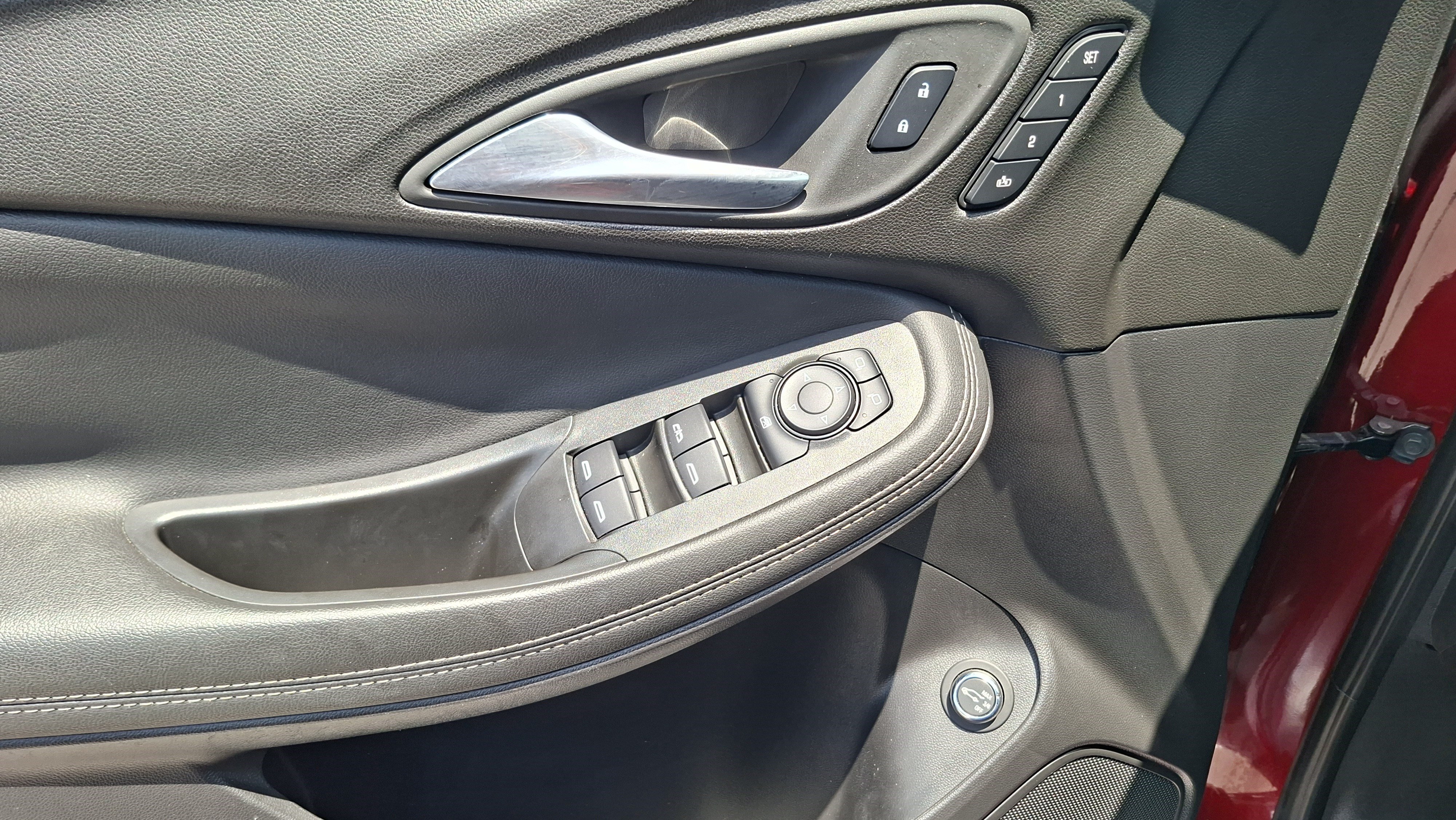 Used 2022 Buick Encore GX Essence w/ Sport Touring Package FWD image 17