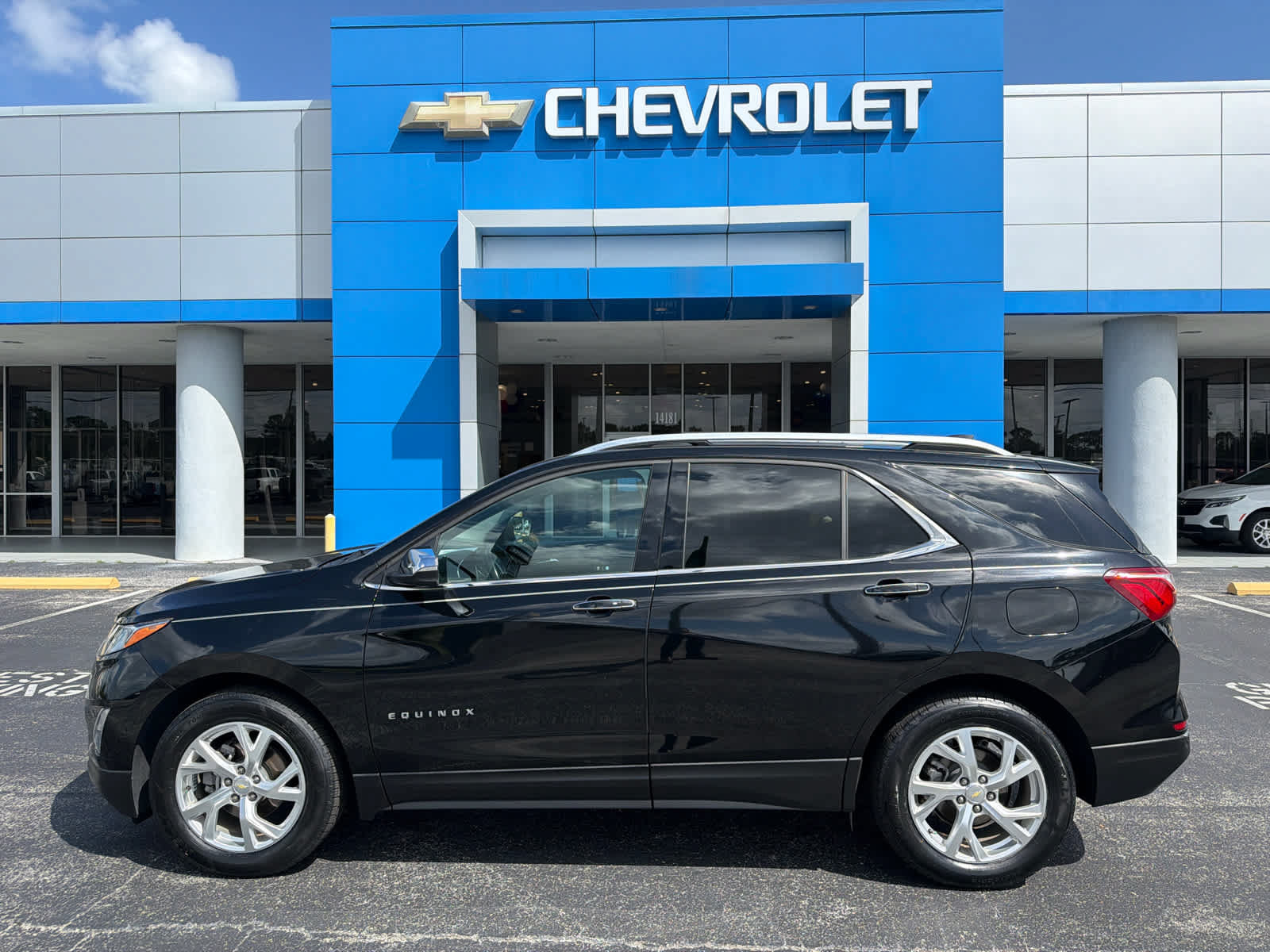 Used 2020 Chevrolet Equinox Premier FWD image 2