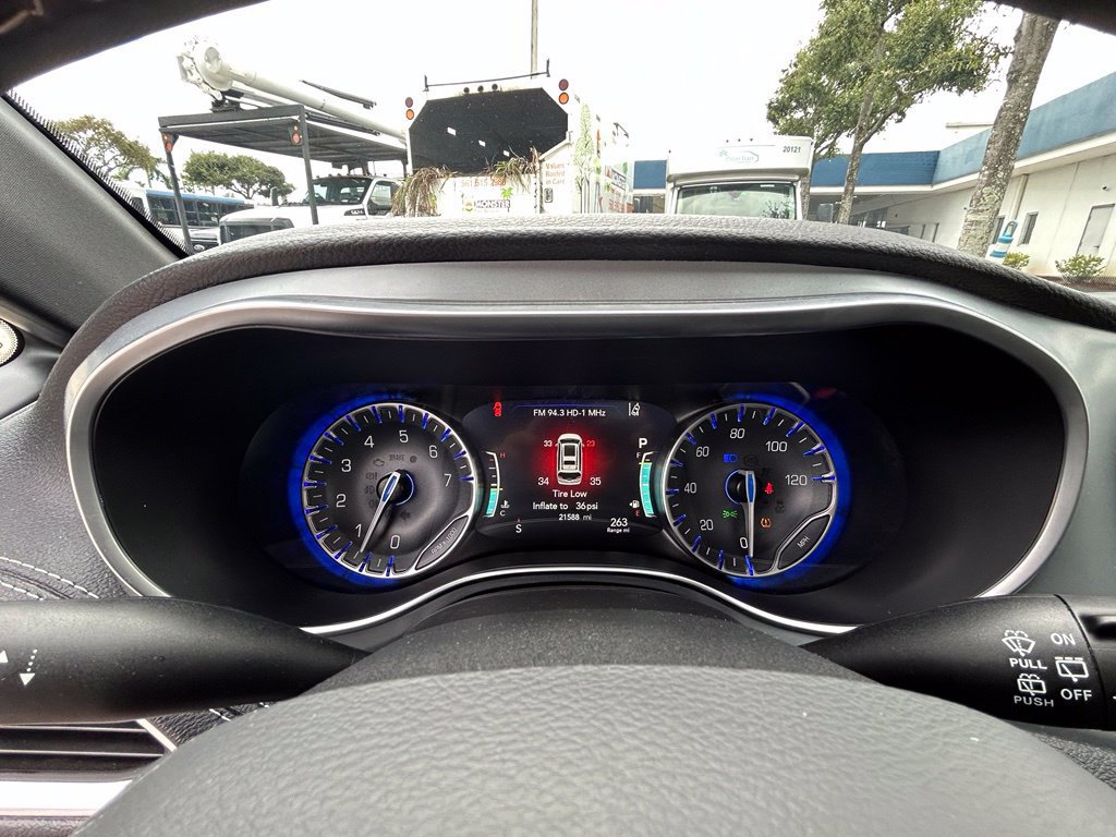 Used 2026 Chrysler Pacifica Limited FWD image 41