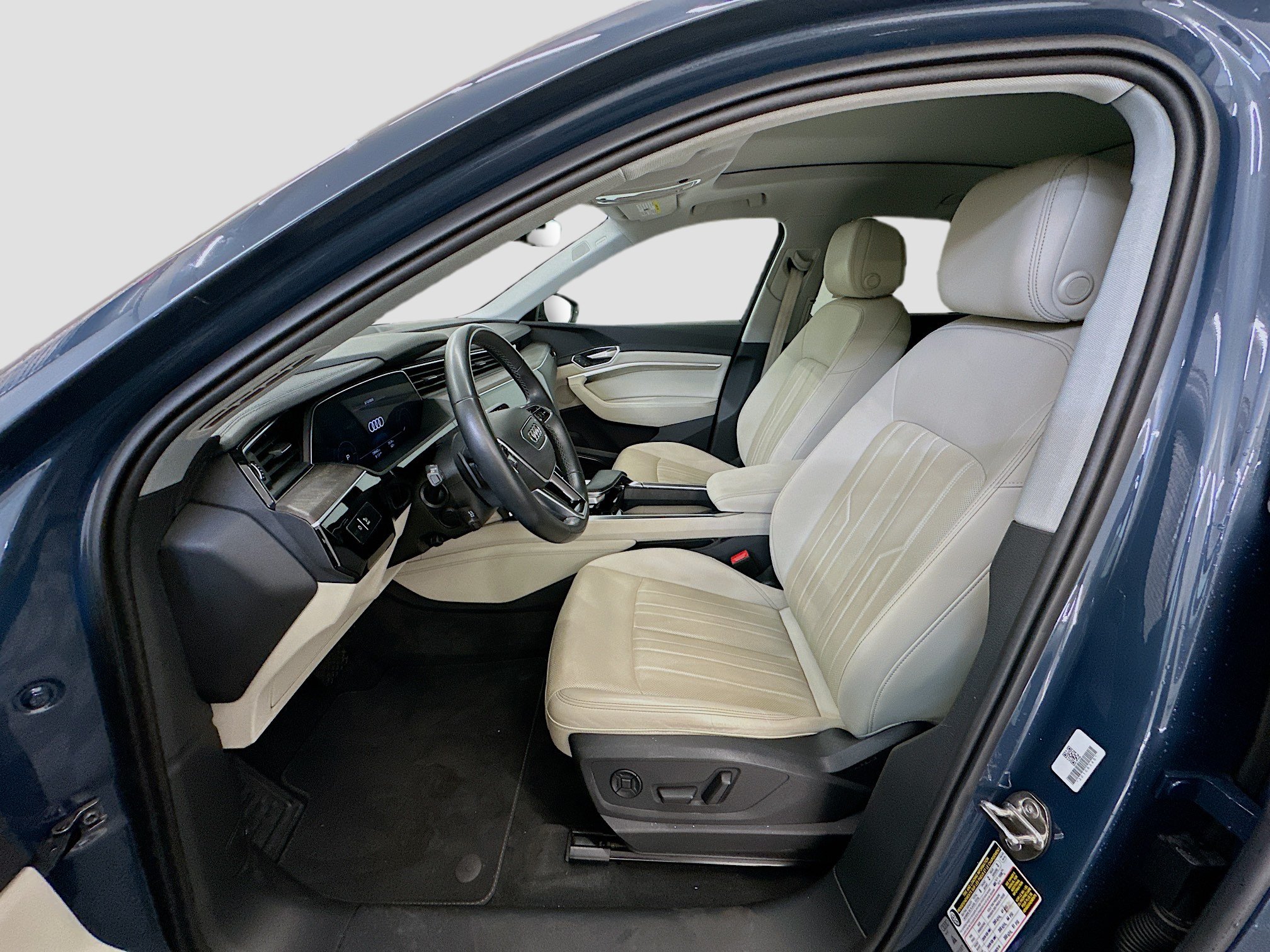 Used 2022 Audi e-tron Premium Plus w/ Premium Plus Package AWD/4WD image 13