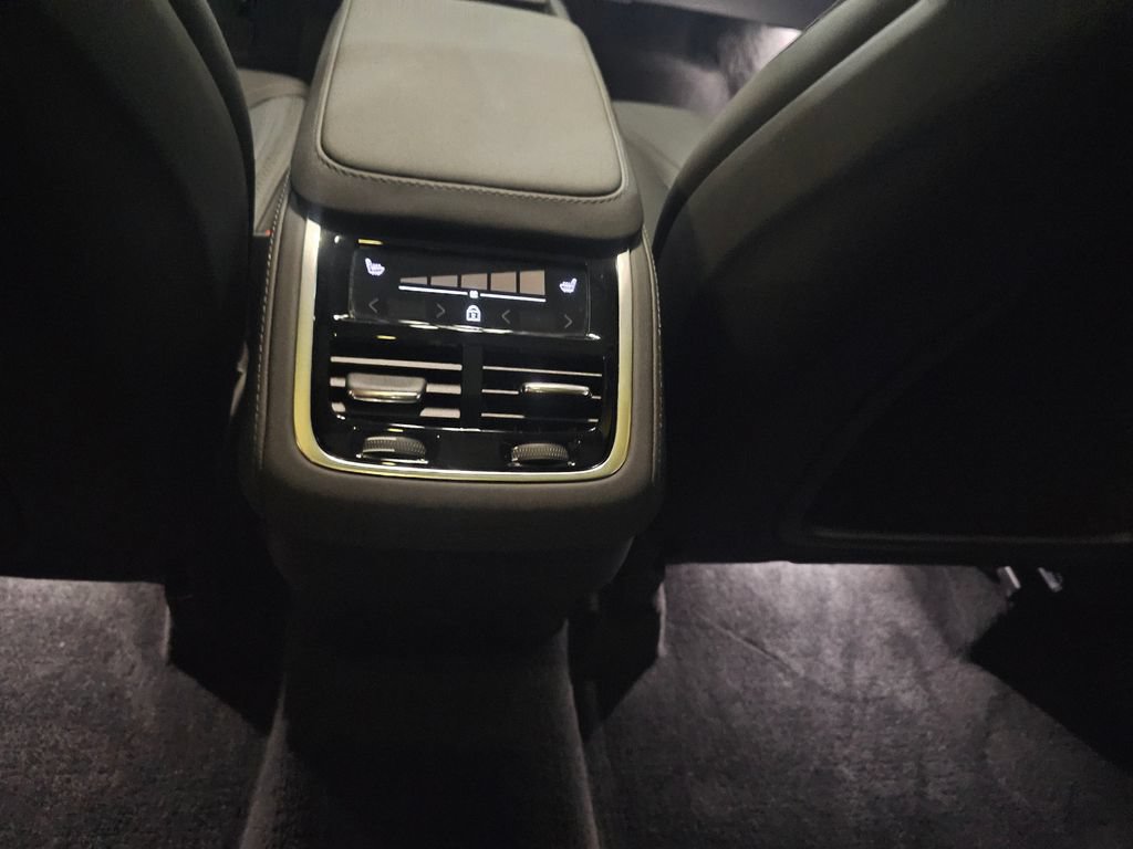 Used 2026 Volvo XC90 B6 Plus w/ Protection Package AWD/4WD image 14