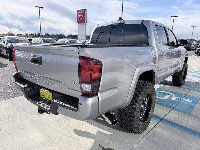 Used 2018 Toyota Tacoma TRD Sport w/ Technology Package AWD/4WD image 4