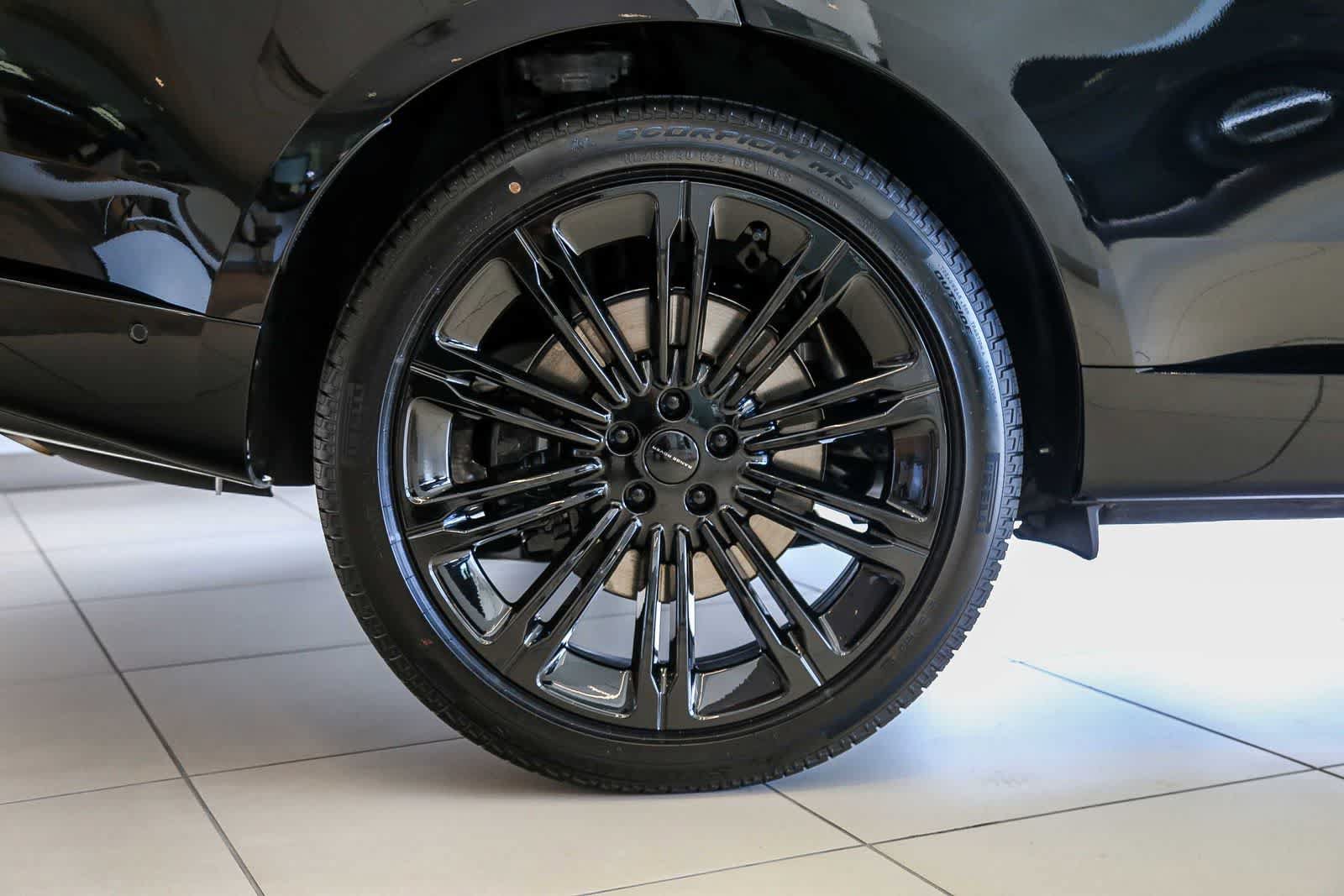 New 2026 Land Rover Range Rover Long Wheelbase SE AWD/4WD image 7
