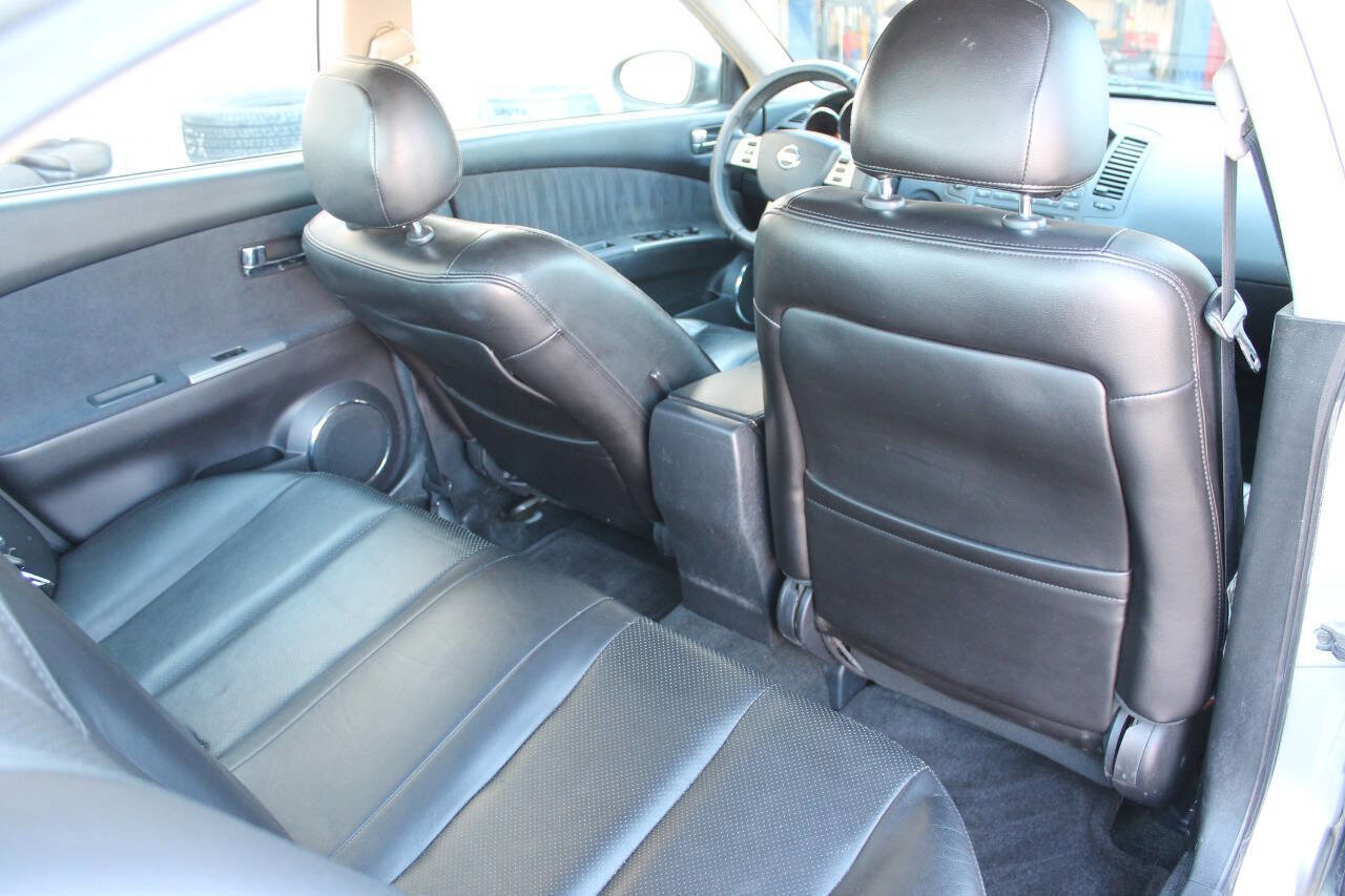 Used 2005 Nissan Altima 3.5 SE w/ (X02) Navigation Pkg FWD image 18