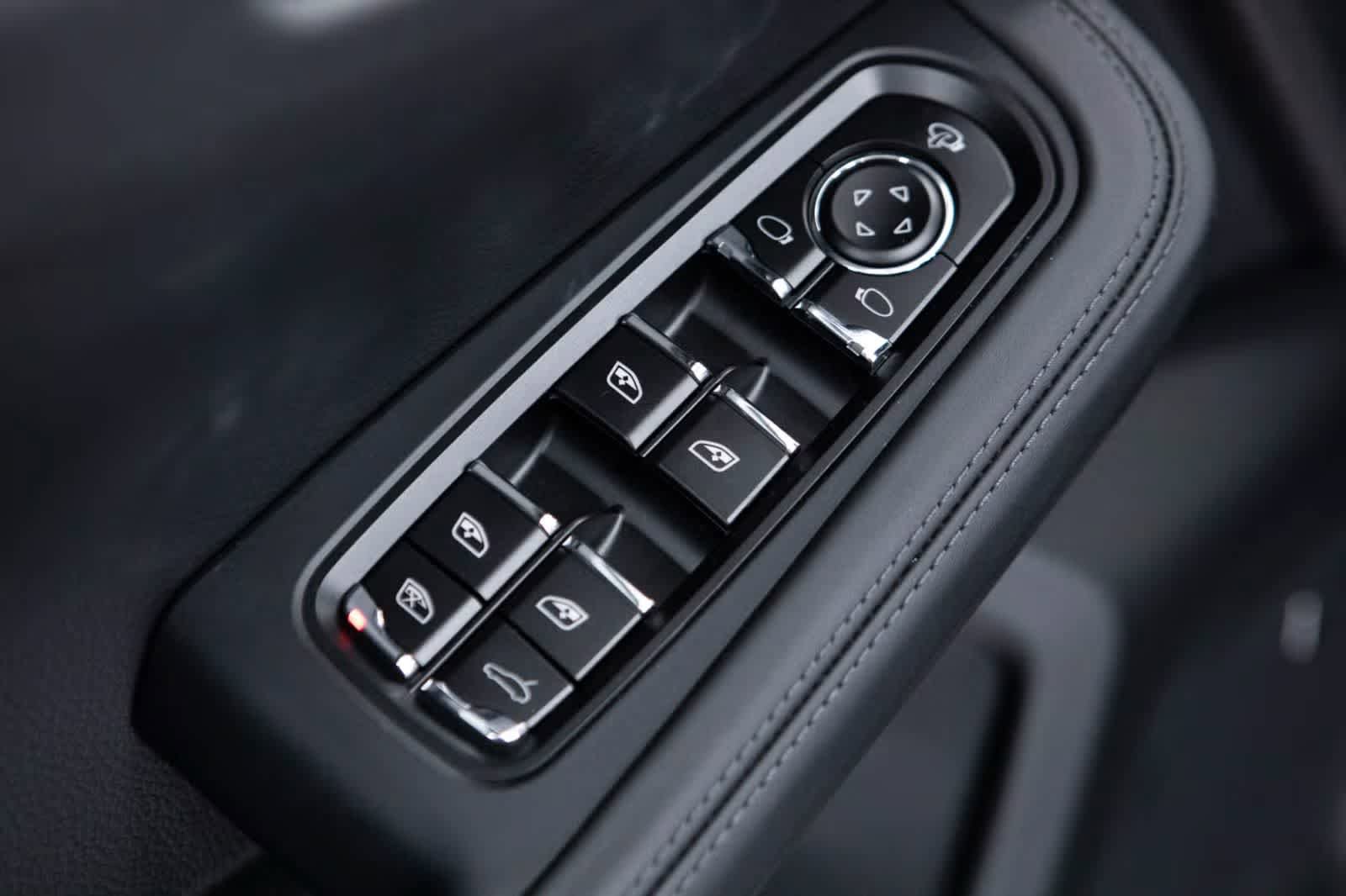 Certified 2026 Porsche Macan Turbo AWD/4WD image 25