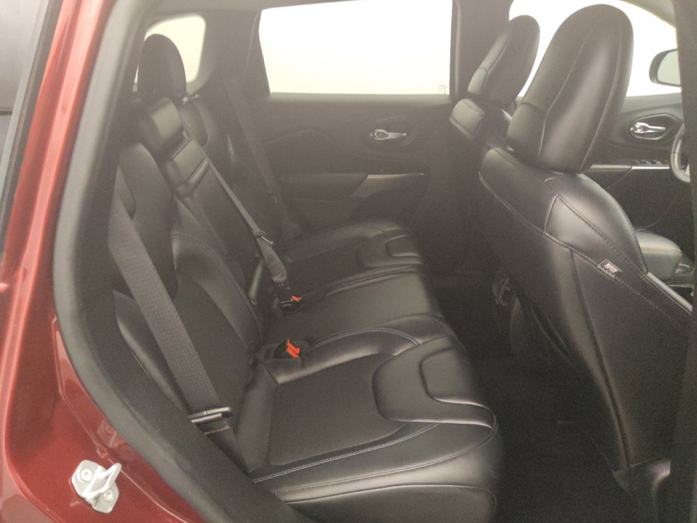 Used 2019 Jeep Cherokee Latitude Plus FWD image 19