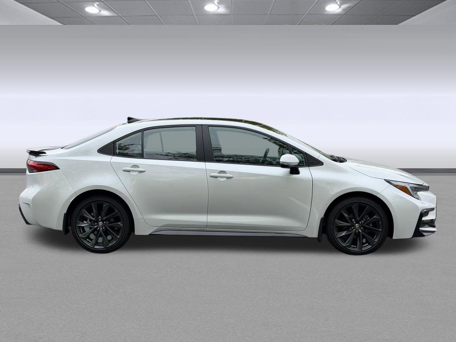 Used 2025 Toyota Corolla XSE FWD image 8