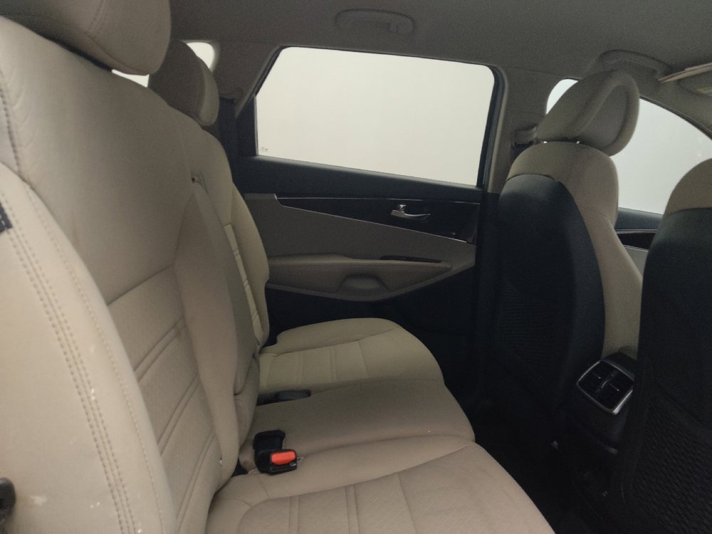 Used 2016 Kia Sorento LX w/ LX Convenience Package image 19