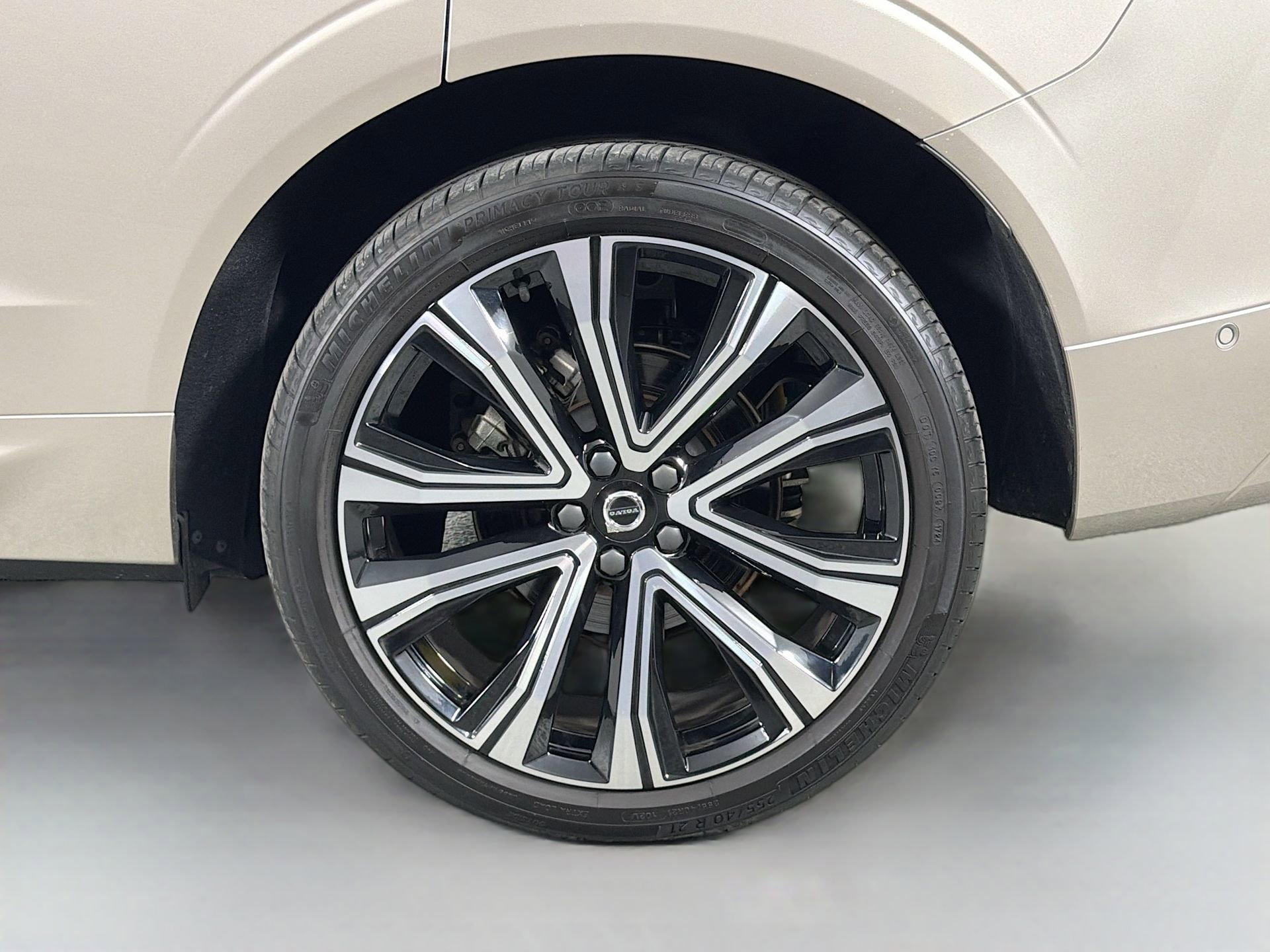 Certified 2023 Volvo XC60 B5 Ultimate w/ Climate Package AWD/4WD image 31