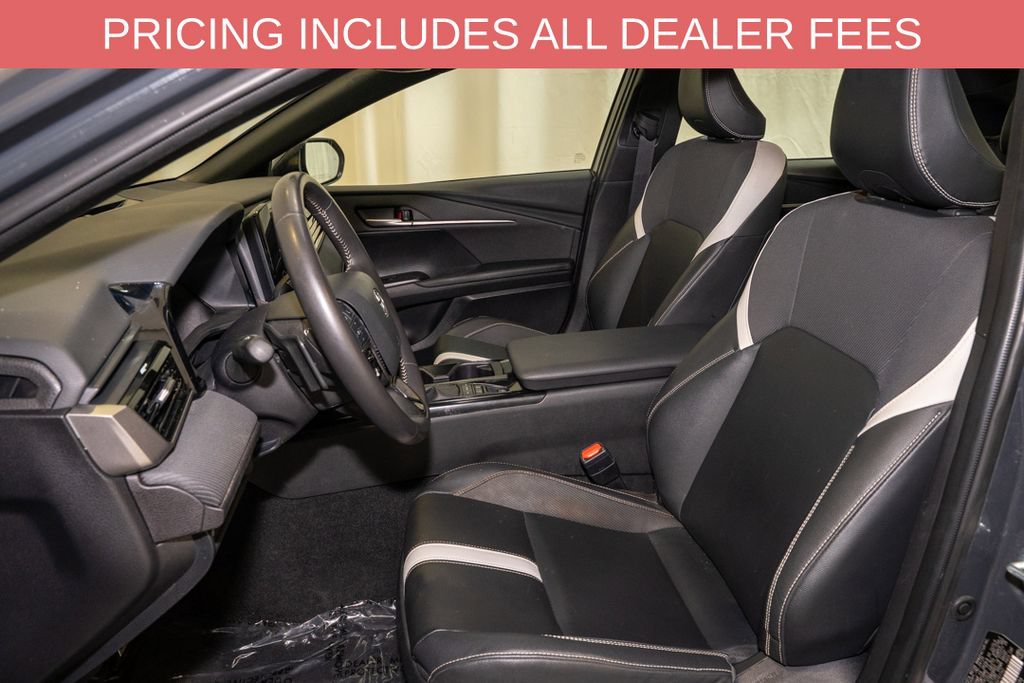 Used 2025 Toyota Camry SE FWD image 10