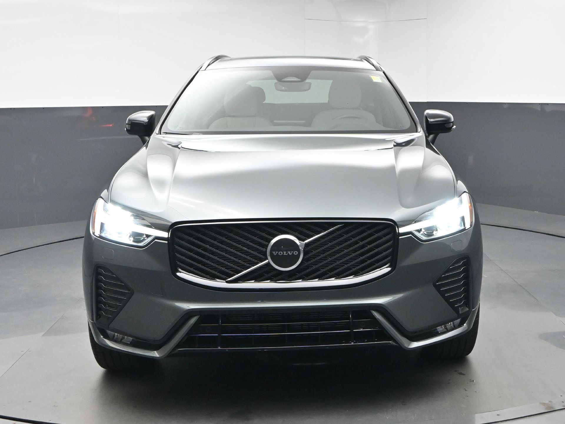 New 2027 Volvo XC60 B5 Core AWD/4WD image 2