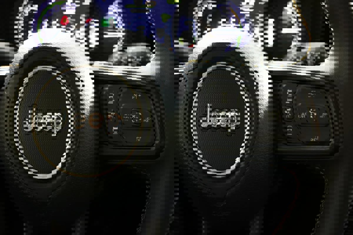 Used 2024 Jeep Wrangler Unlimited w/ Convenience Group image 25