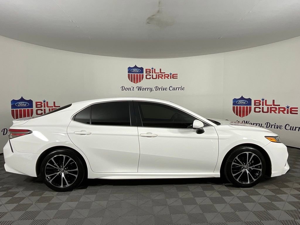 Used 2018 Toyota Camry SE FWD image 2