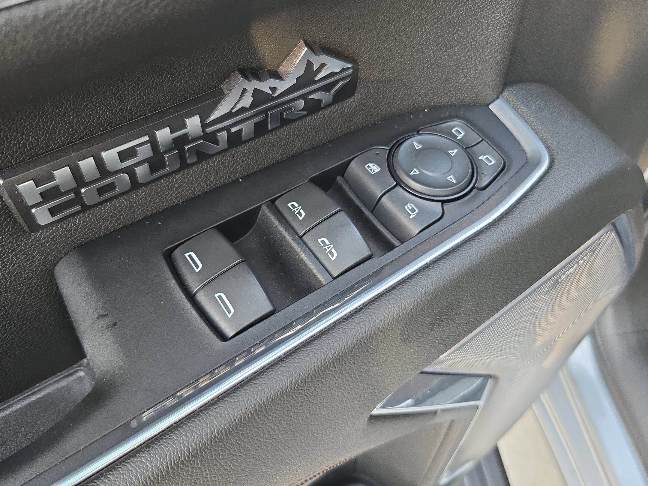 Certified 2024 Chevrolet Silverado 1500 High Country w/ Technology Package AWD/4WD image 12