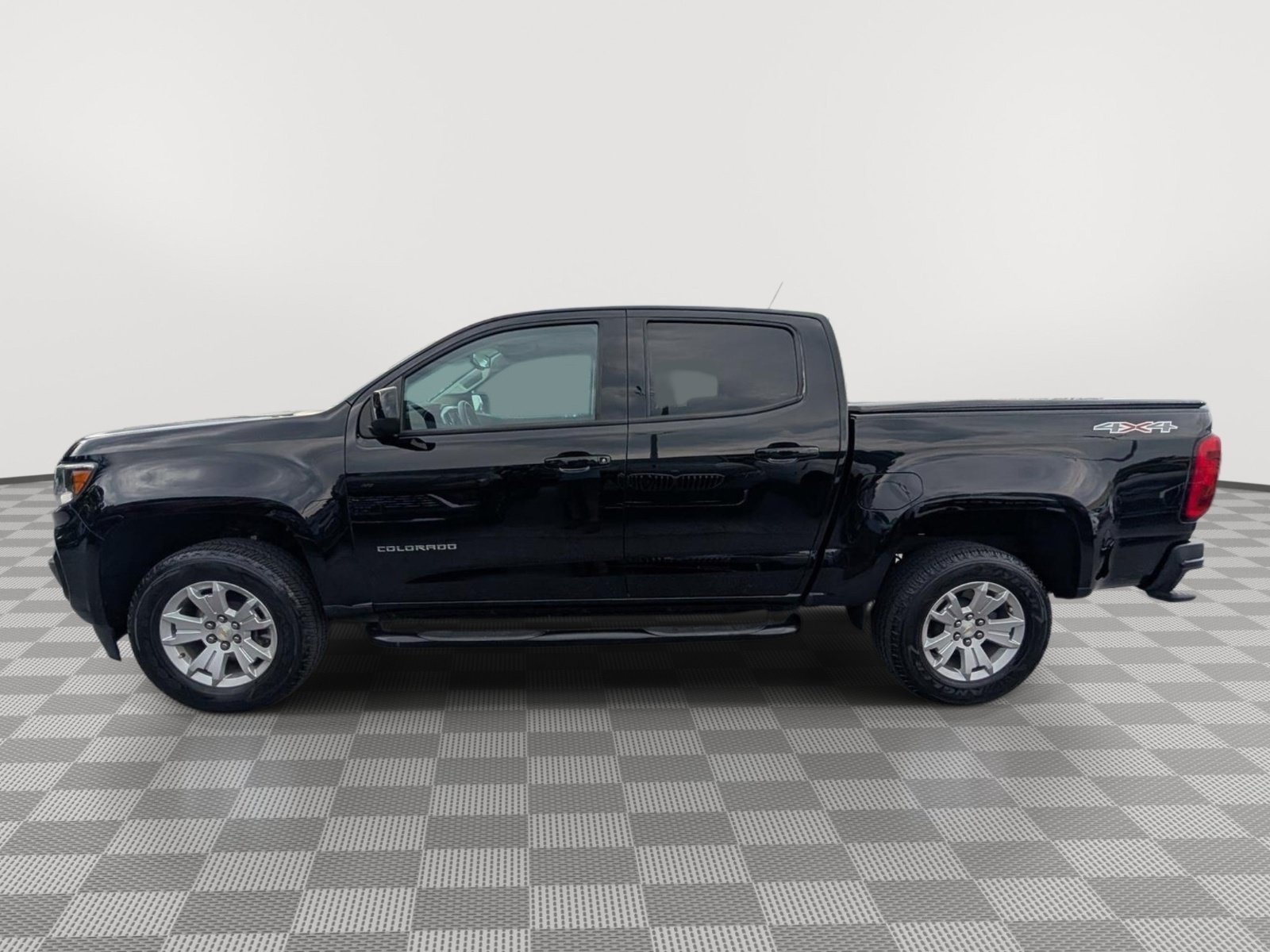 Used 2022 Chevrolet Colorado LT AWD/4WD image 2