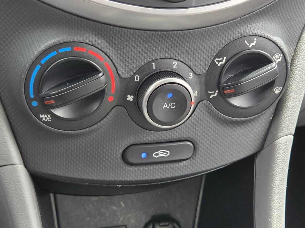 Used 2016 Hyundai Accent SE FWD image 26
