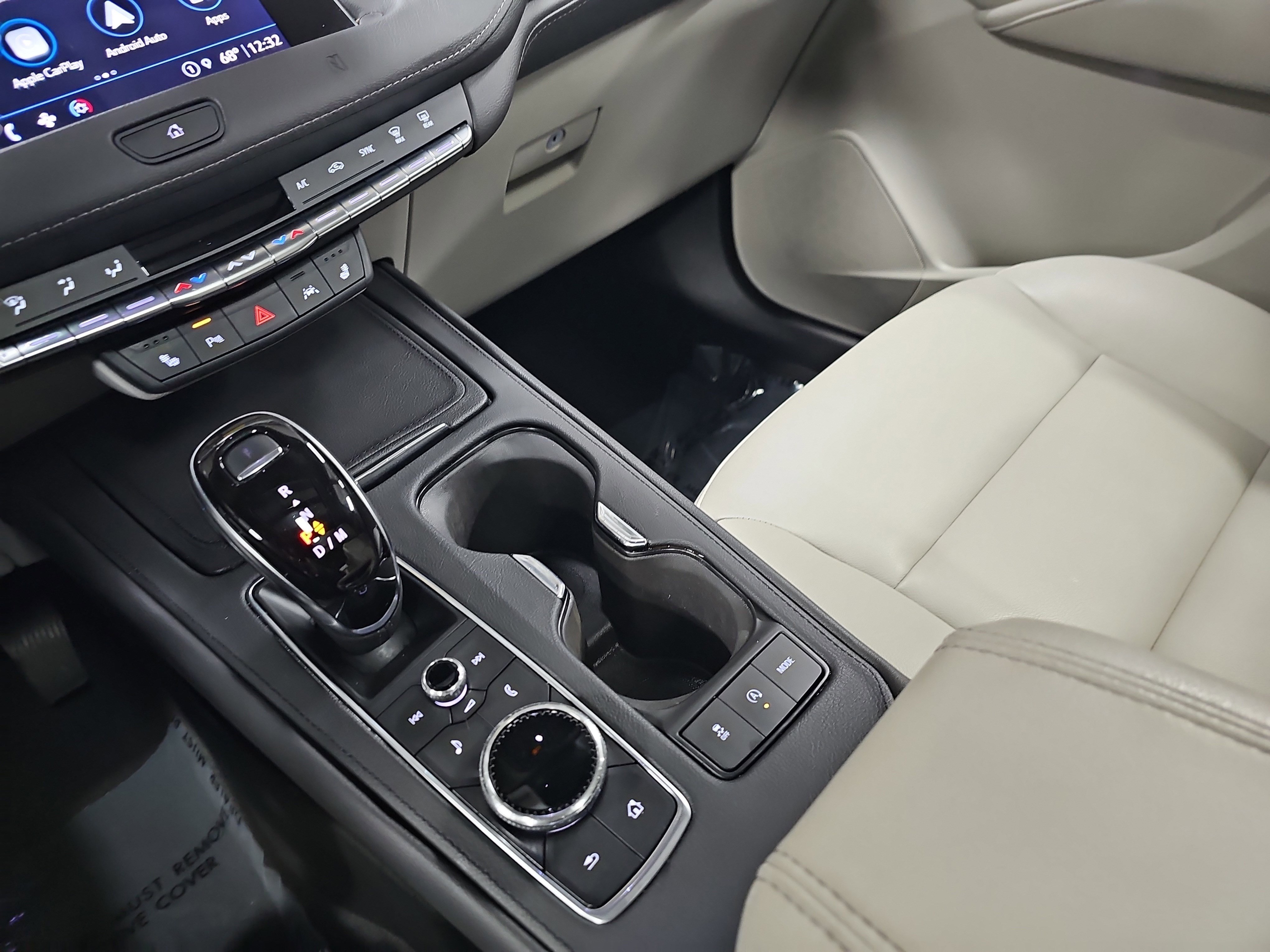 Used 2021 Cadillac XT4 Luxury w/ Cold Weather Package image 25
