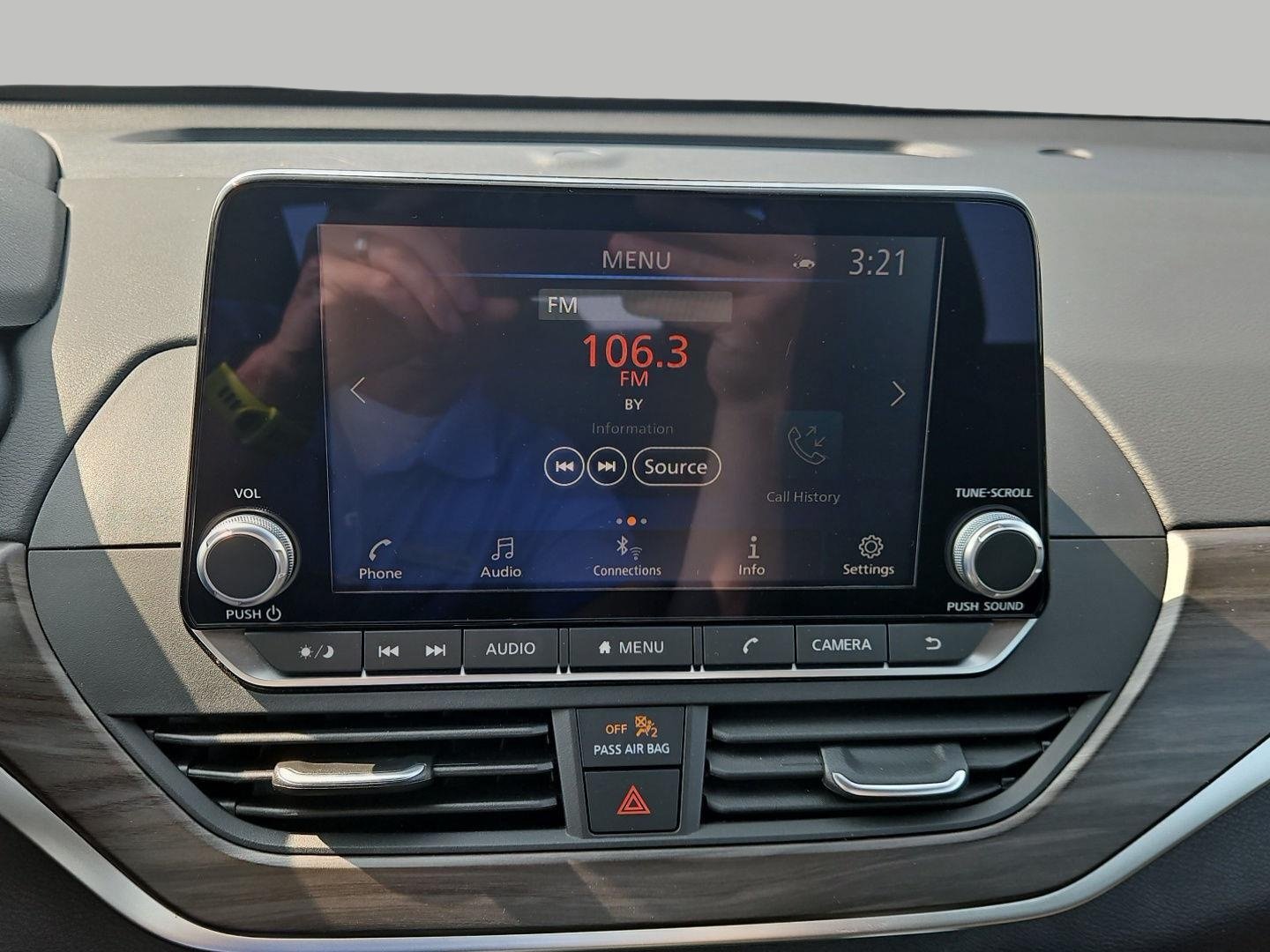 Used 2025 Nissan Altima 2.5 SV FWD image 22