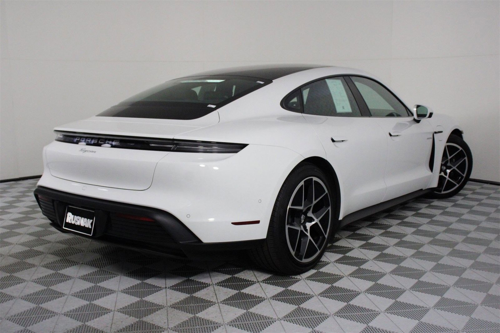 Used 2025 Porsche Taycan image 7