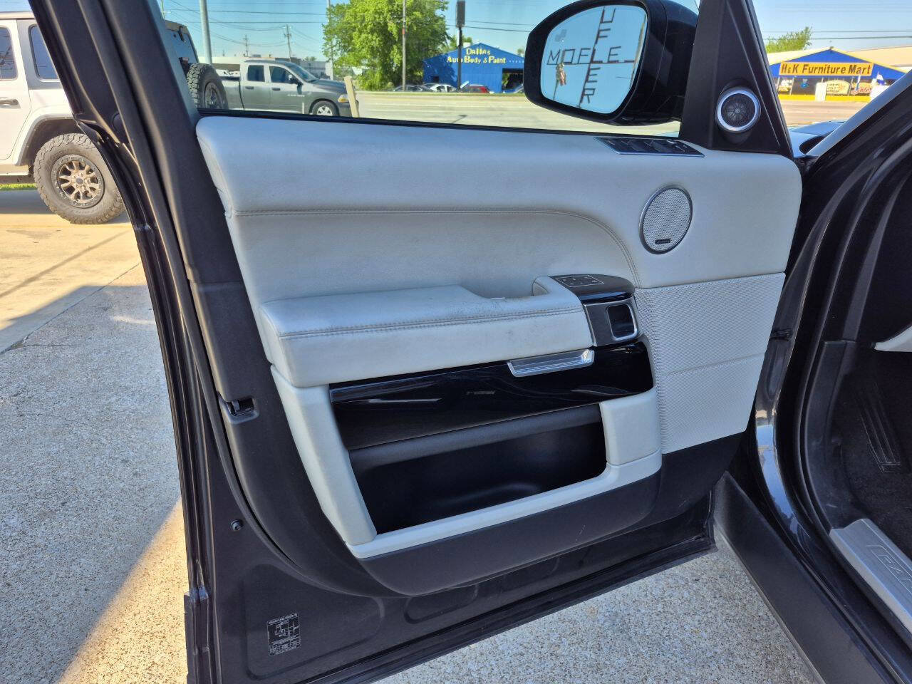 Used 2017 Land Rover Range Rover HSE image 13