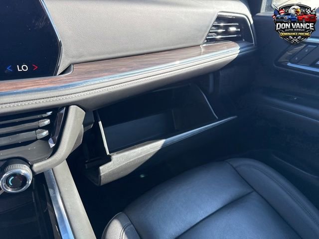 Used 2025 Chevrolet Suburban Z71 image 25