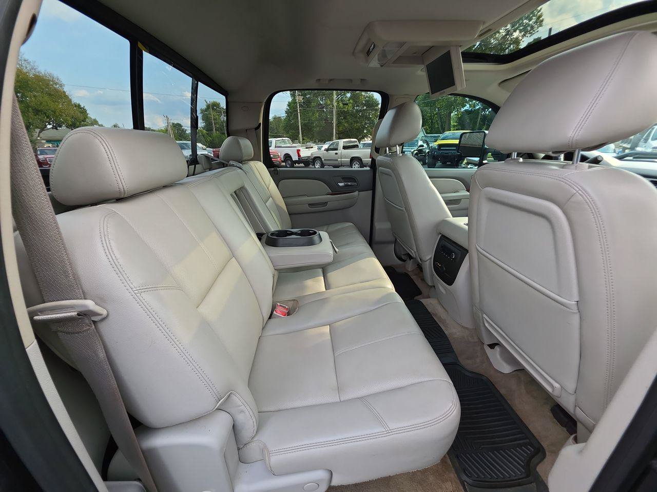 Used 2014 Chevrolet Silverado 2500 LTZ w/ LTZ Plus Package AWD/4WD image 7