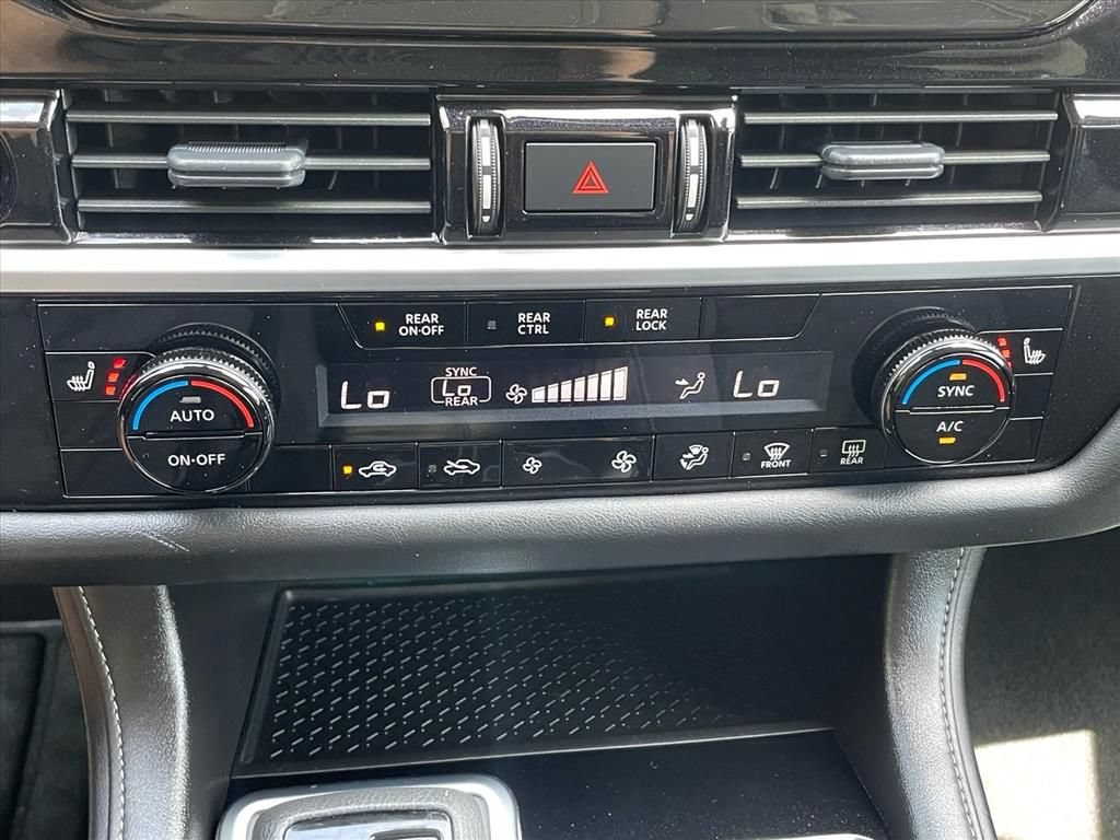 Used 2025 Nissan Pathfinder SV FWD image 12