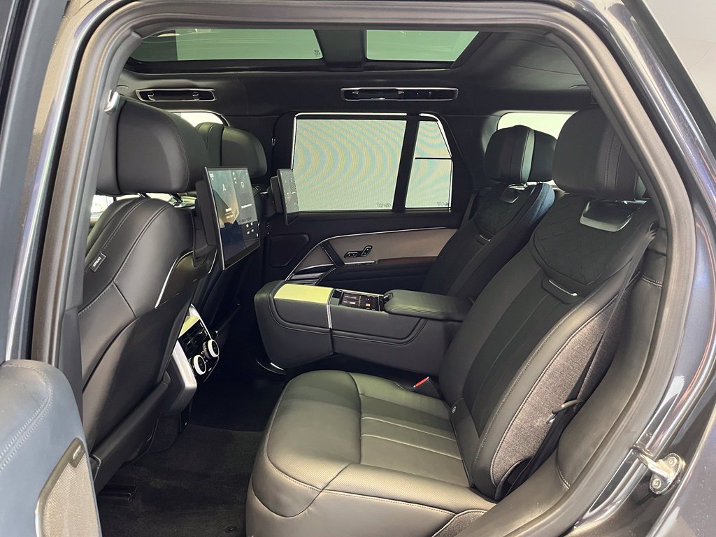 Used 2024 Land Rover Range Rover SV AWD/4WD image 30