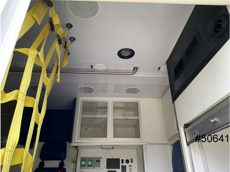 Used 2014 Chevrolet Express 4500 w/ Ambulance Package RWD image 23