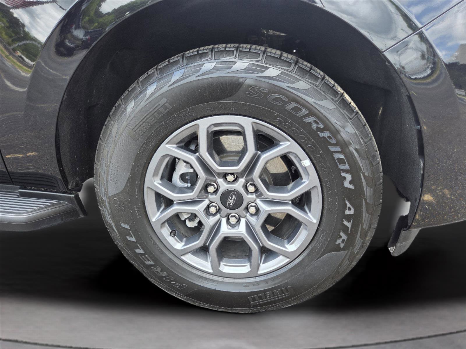 Used 2025 Ford Expedition Active RWD image 32
