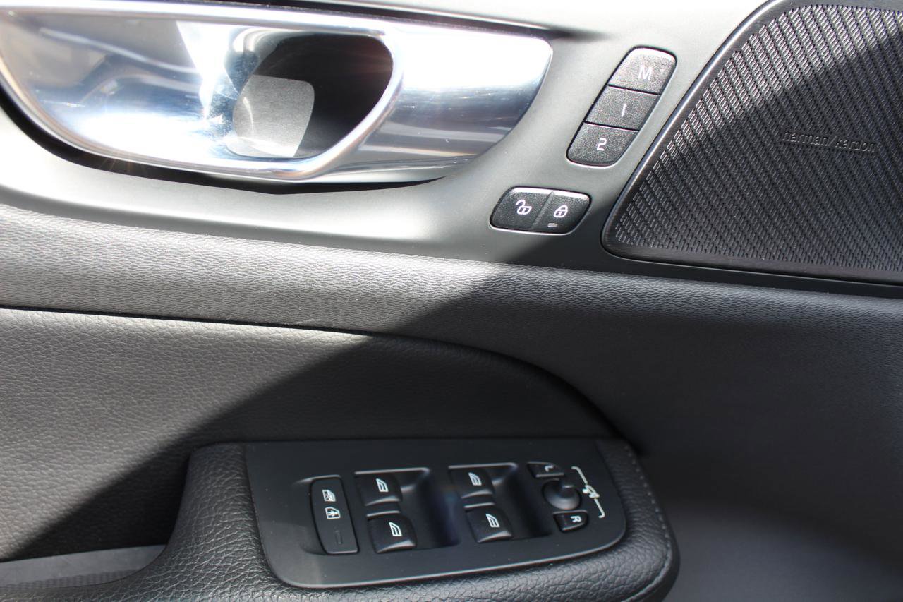 Used 2020 Volvo V60 T5 Cross Country image 74