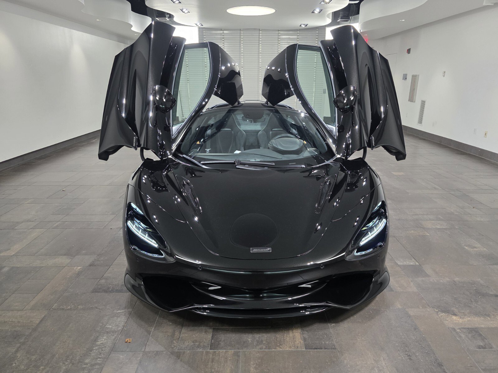 New 2026 McLaren 750S Coupe image 20