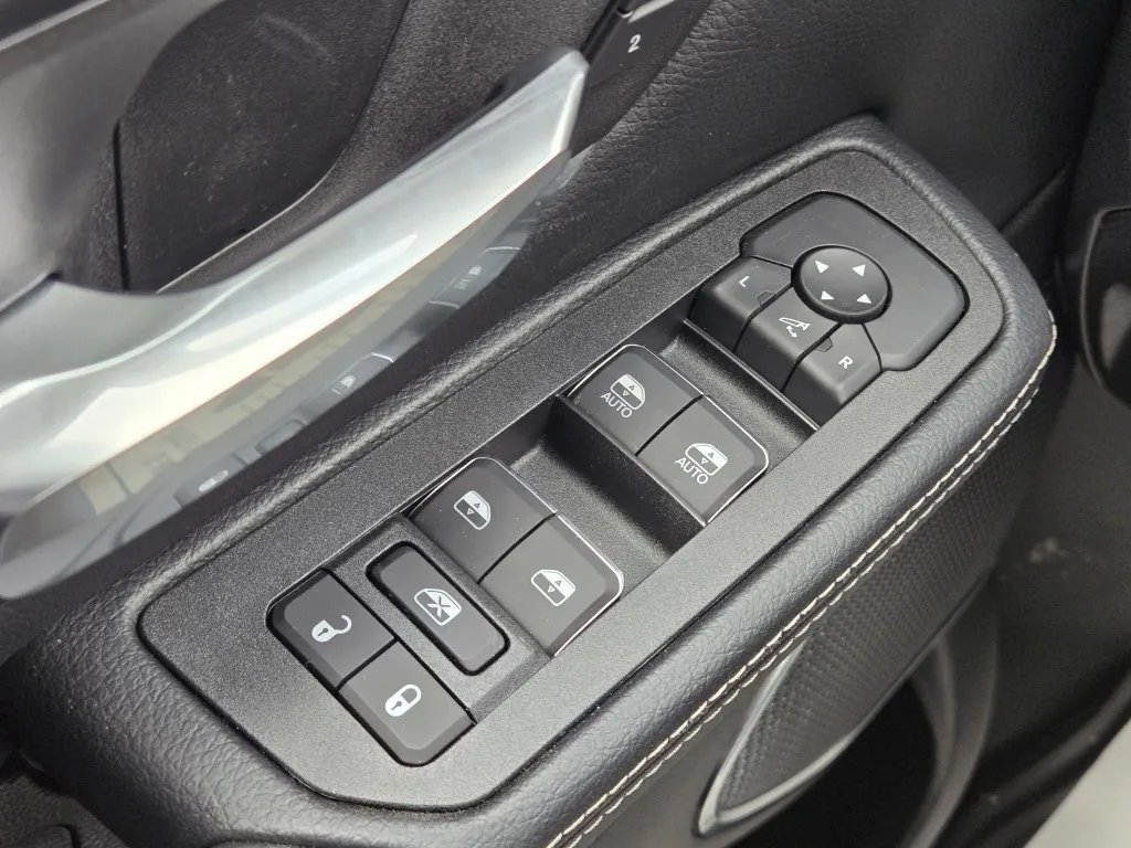 New 2026 RAM 1500 Laramie AWD/4WD image 12
