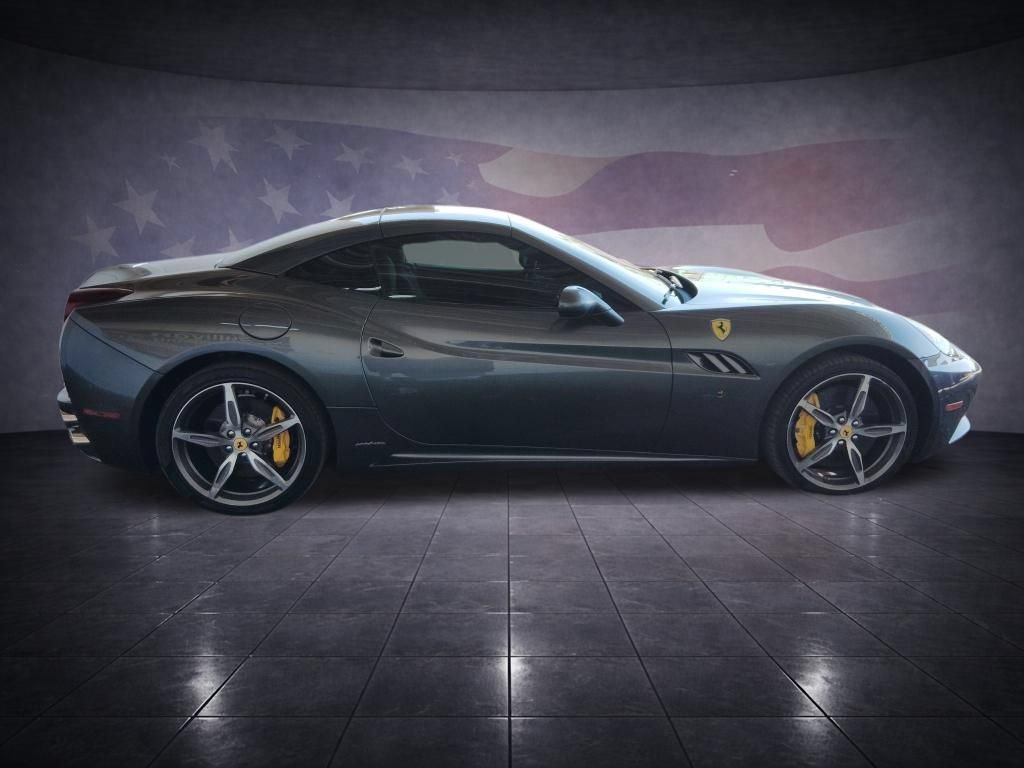 Used 2014 Ferrari California RWD image 6
