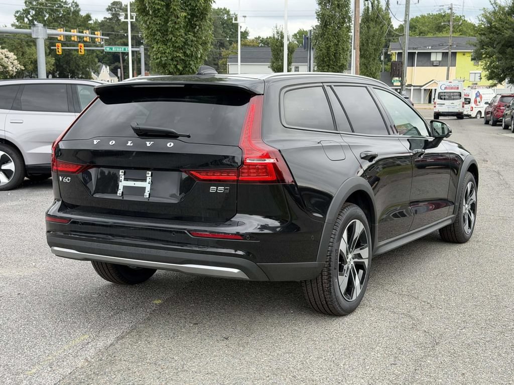 New 2026 Volvo V60 B5 Cross Country Plus w/ Climate Package AWD/4WD image 19
